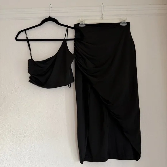 Superdown Lydia Maxi Skirt Set in Black. Size Medium - Picture 4 of 9
